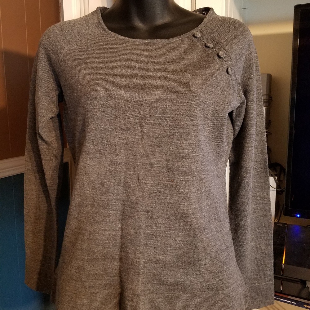 Beautiful gray Ann Taylor Loft sweater